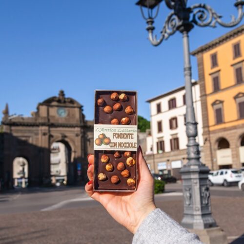 Tipo oro 140g con nocciole incartata